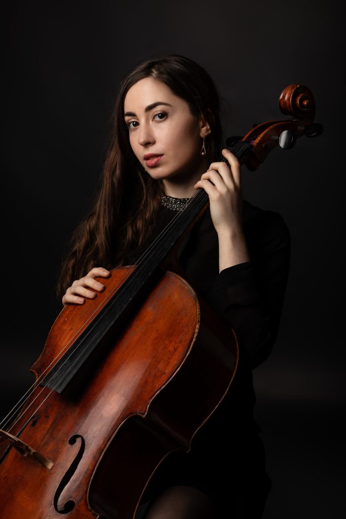 Violoncelliste du Quatuor Mona, Single, Centre de musique de chambre de Paris